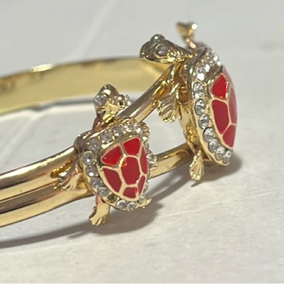 Turtle Cuff Bracelet with Movable Tail, Legs and Head - Picture 4 of 6